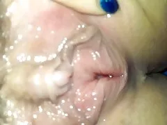 甜美的丰满红发让她毛茸茸的屁股砸得很厉害