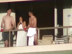 热金发女郎让她的阴部撞了